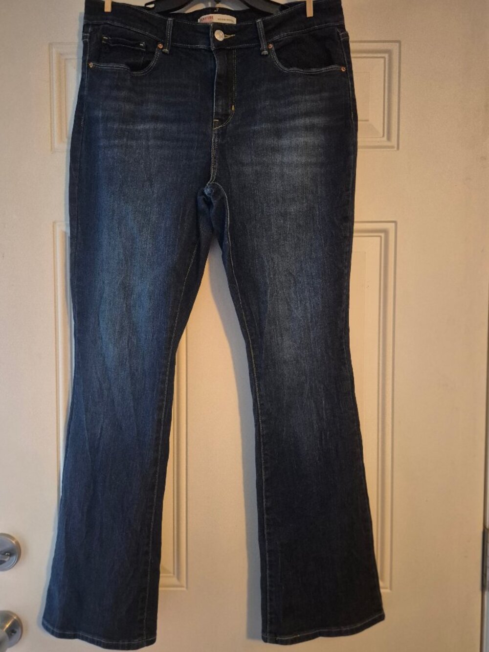 New Levi Jeans. Size 14. Dark Wash, Signature.